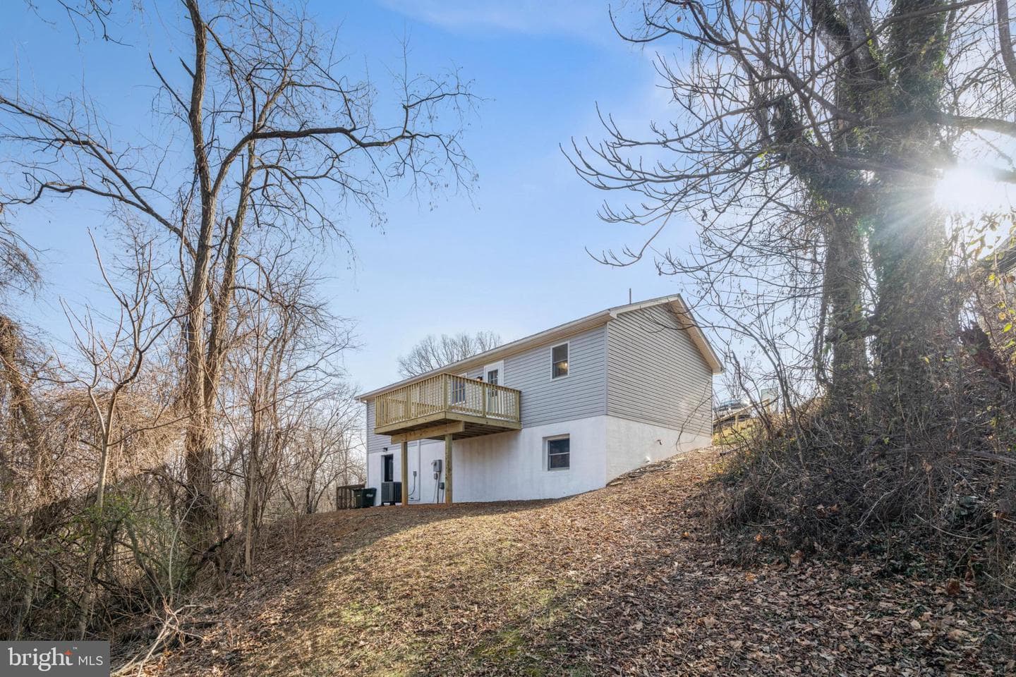 328 Monument Drive photo 4