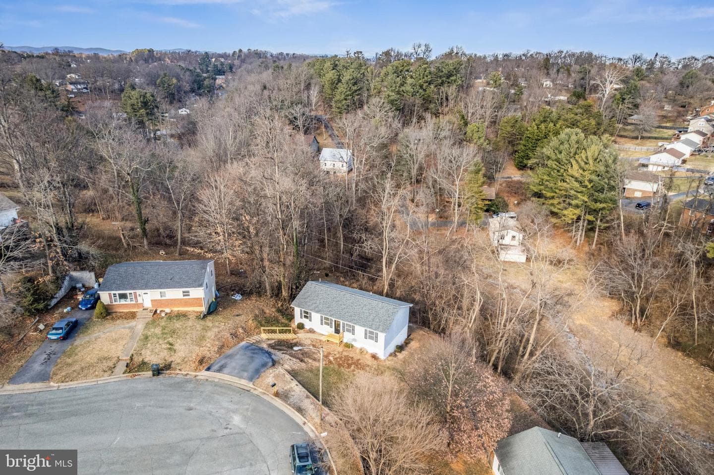 328 Monument Drive photo 8