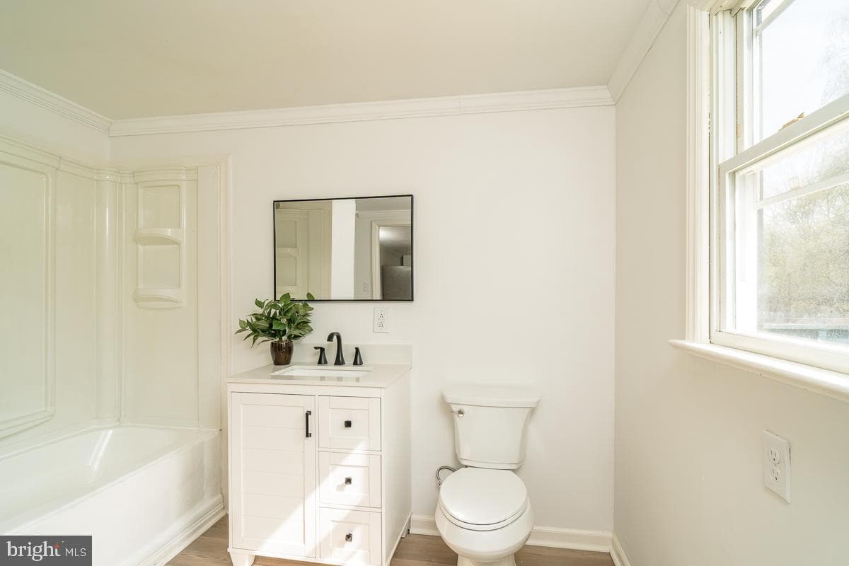 537 Straith Street photo 10