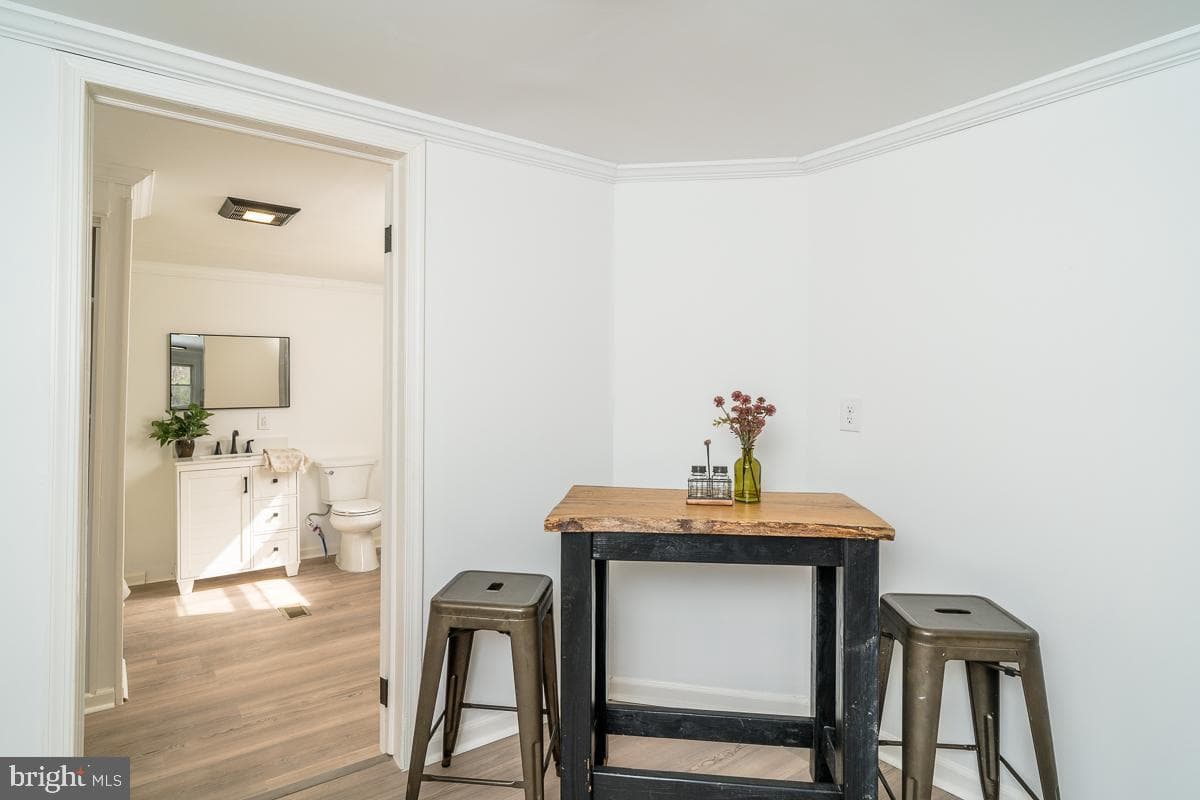 537 Straith Street photo 4