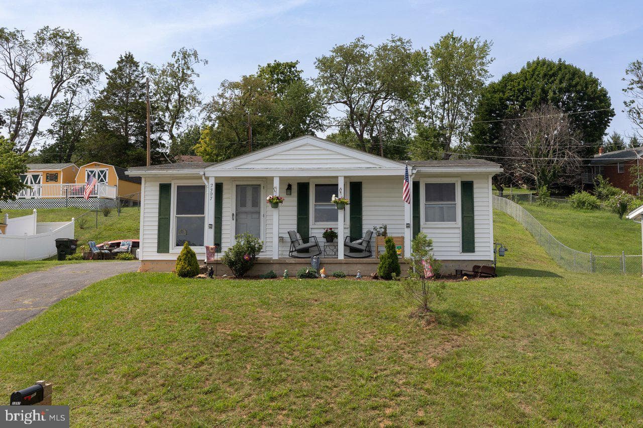 2397 Highview Circle photo 1