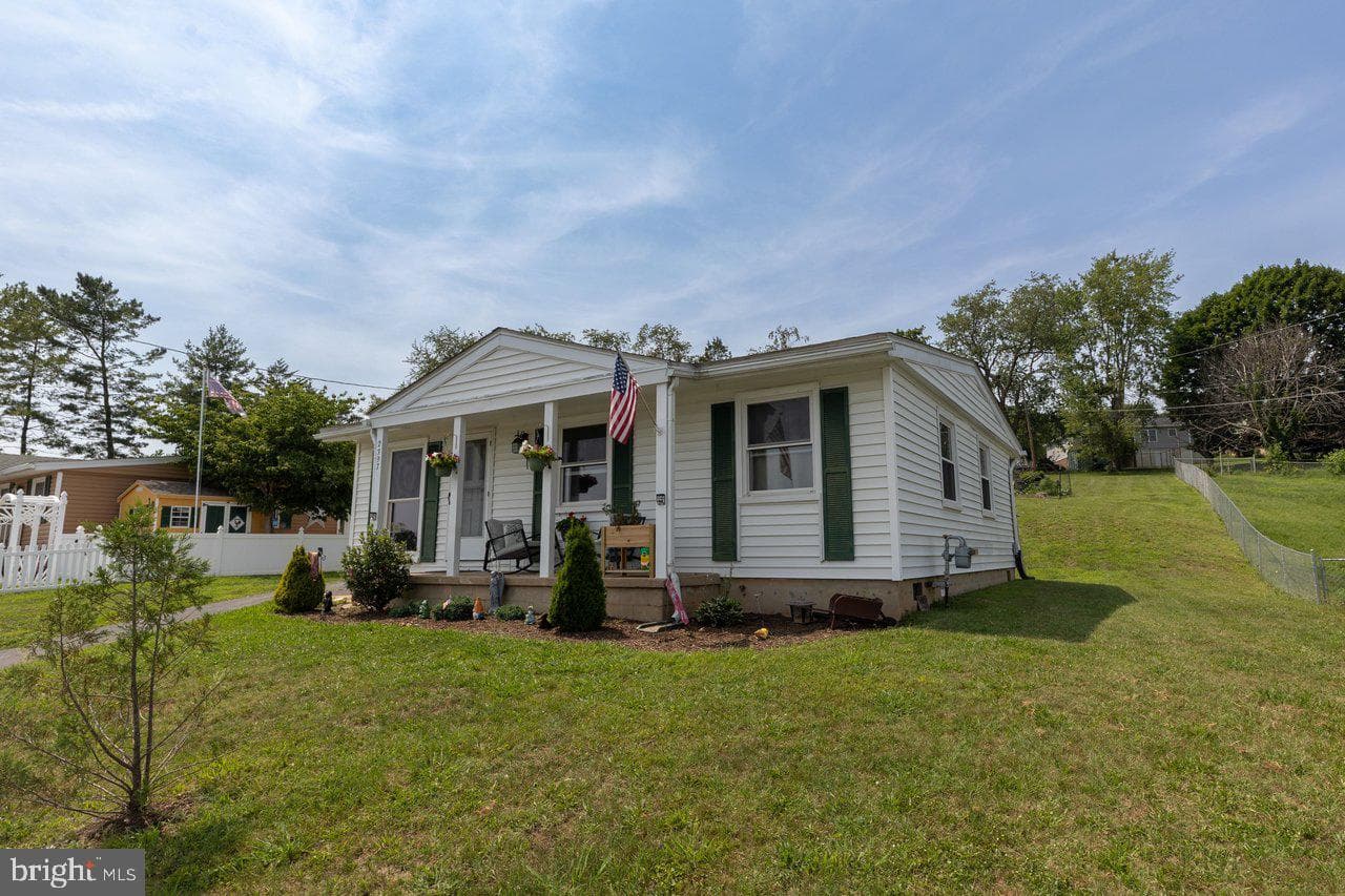 2397 Highview Circle photo 2