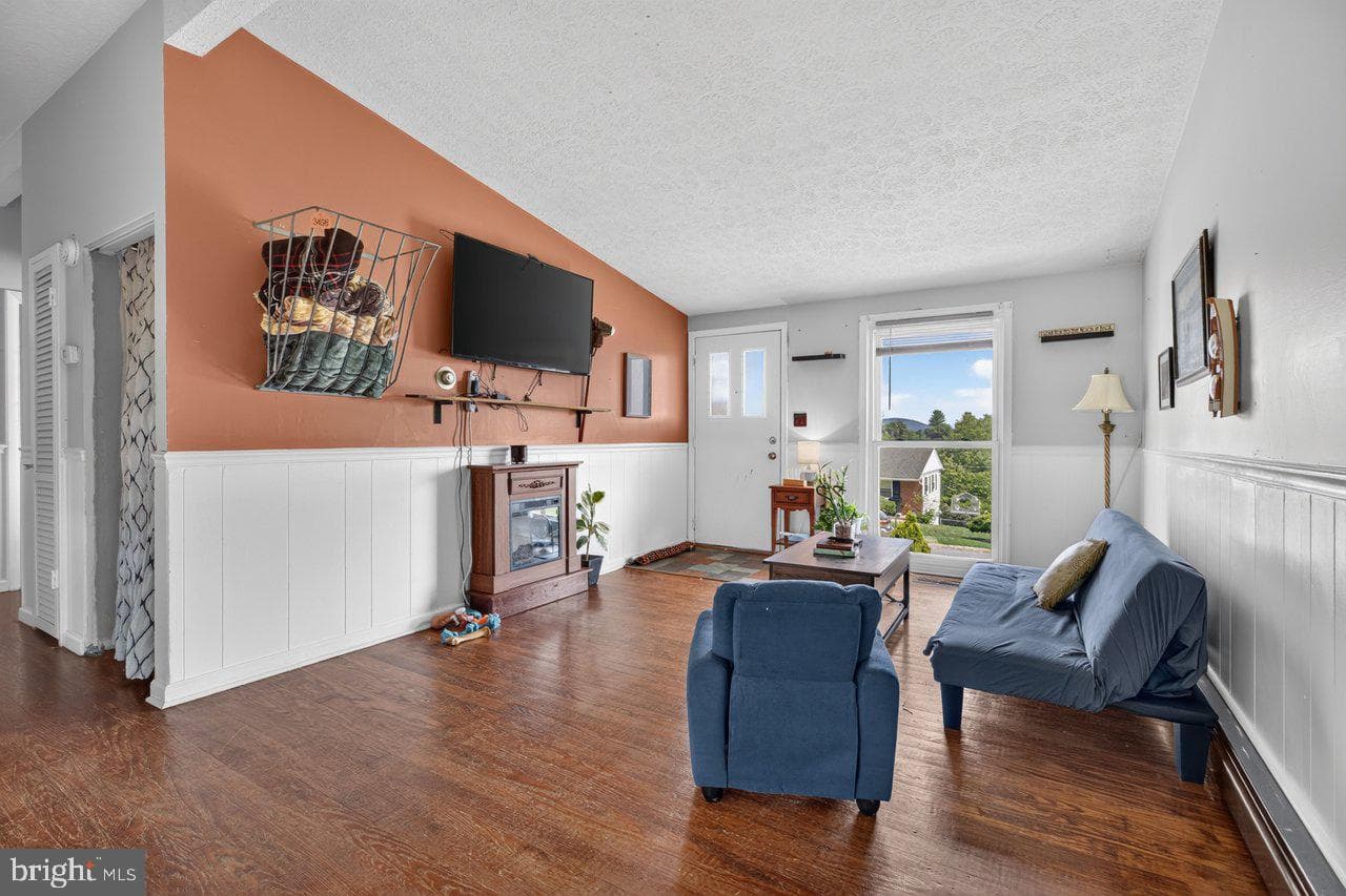 2397 Highview Circle photo 5