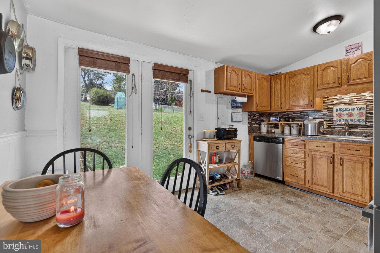 2397 Highview Circle photo 8