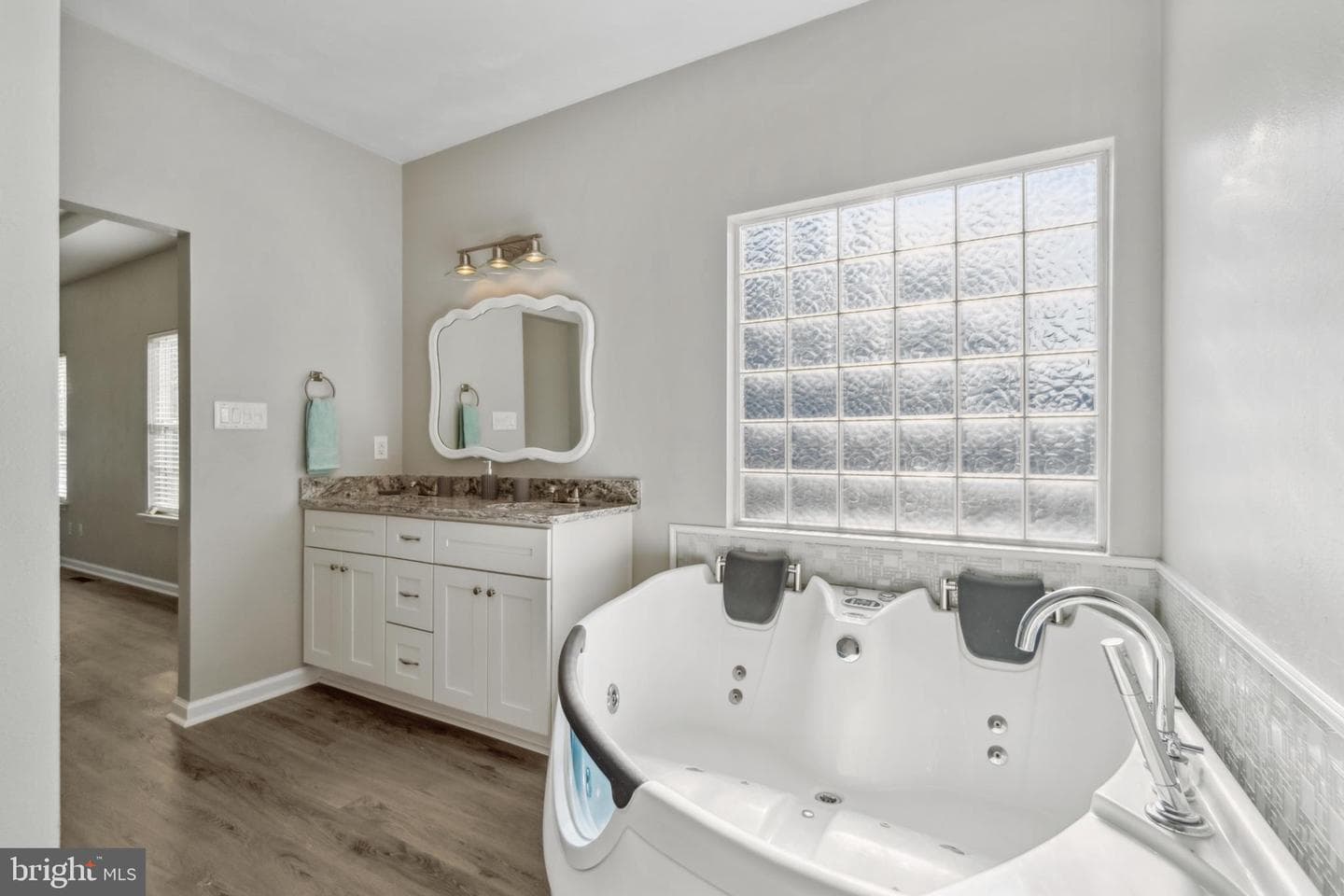 3113 Caroline Crescent photo 23