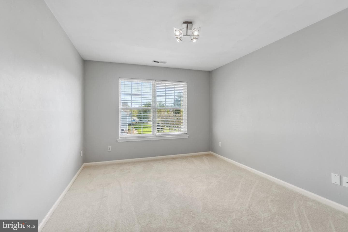 3113 Caroline Crescent photo 28