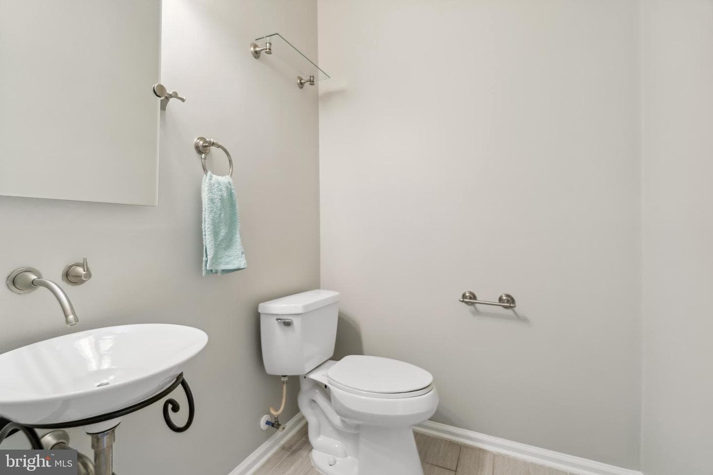 3113 Caroline Crescent photo 8