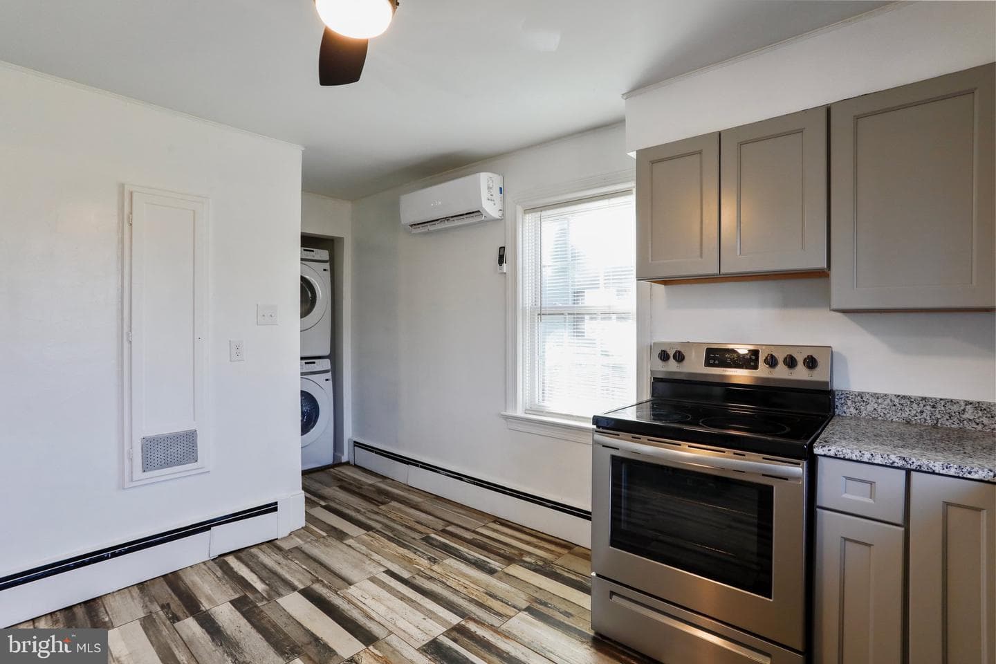 389 N Massanutten Street photo 10