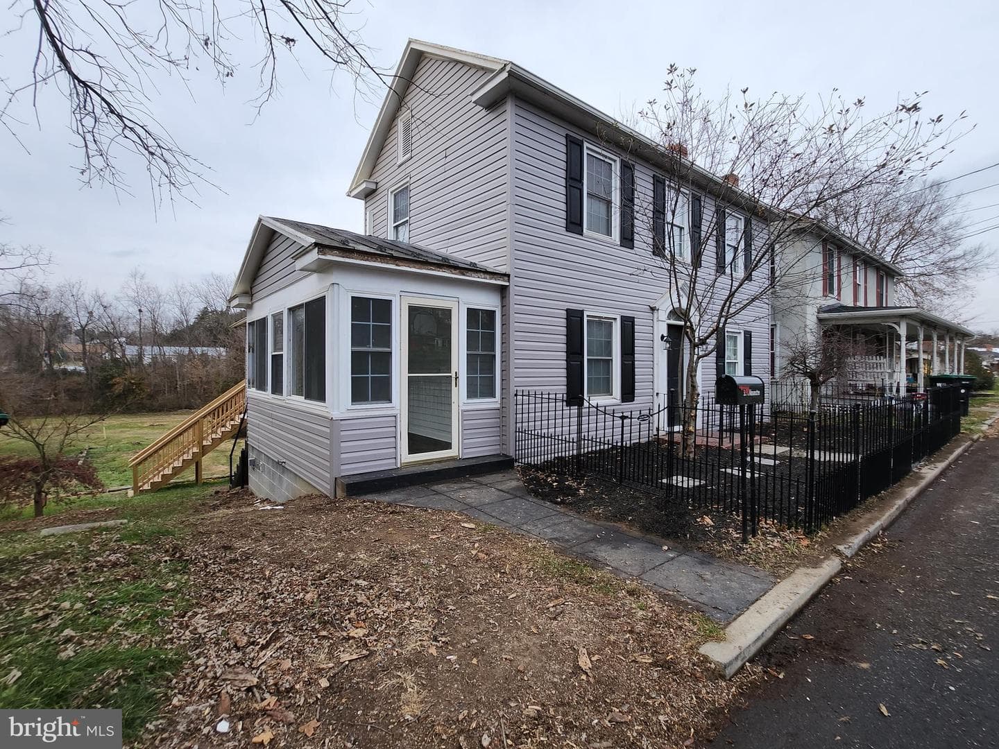 389 N Massanutten Street photo 5