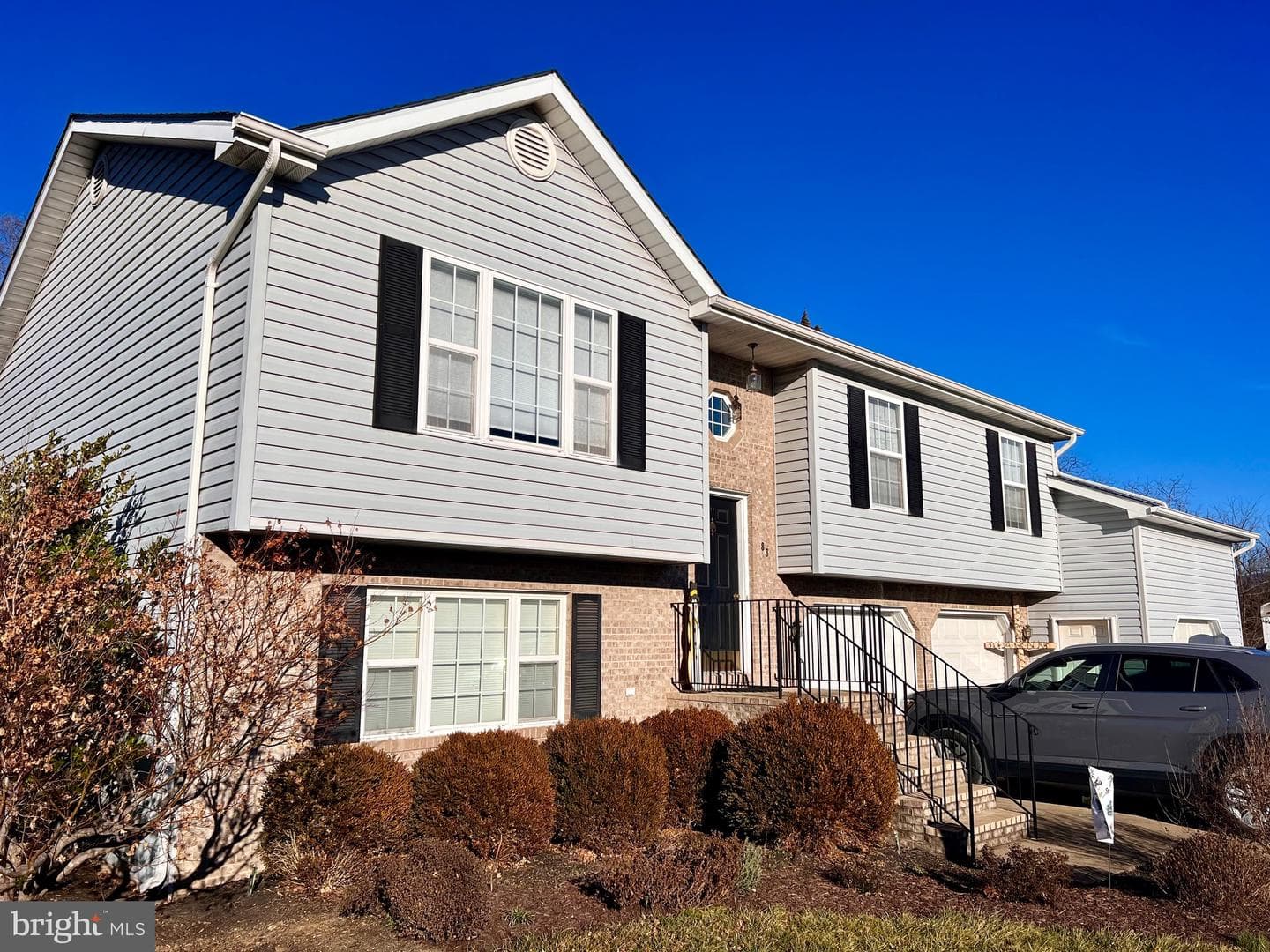 88 Friendship Court photo 2