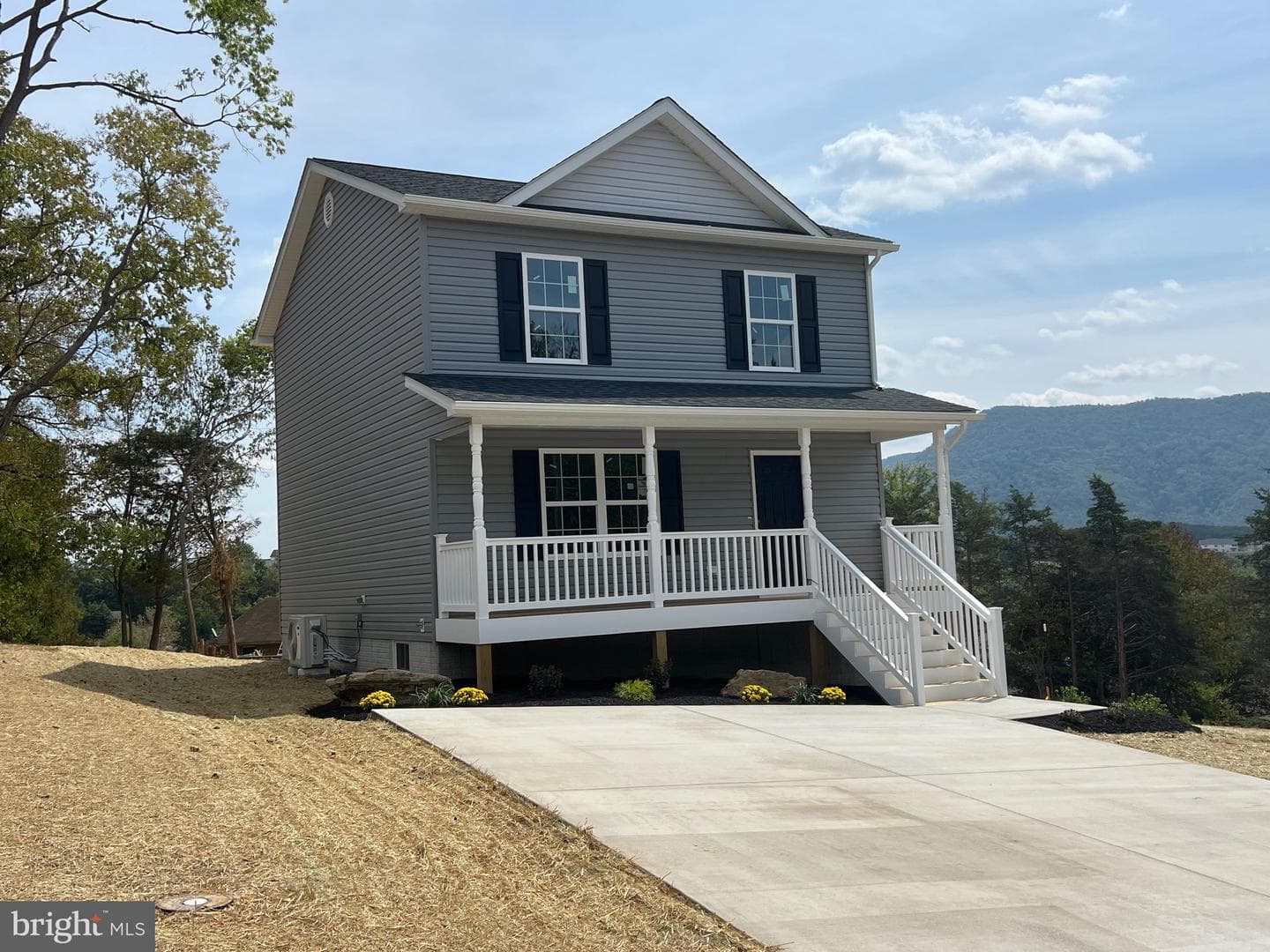 386 Crim Drive photo 2