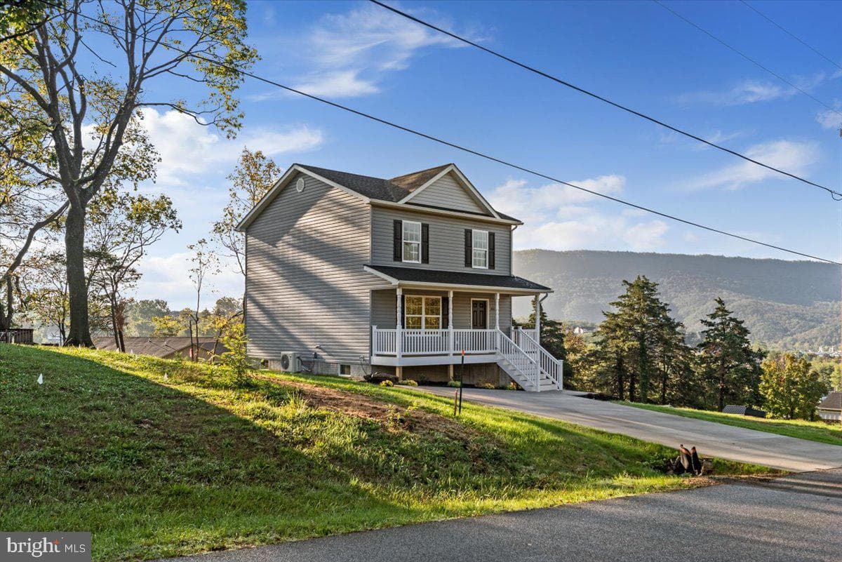 386 Crim Drive photo 4