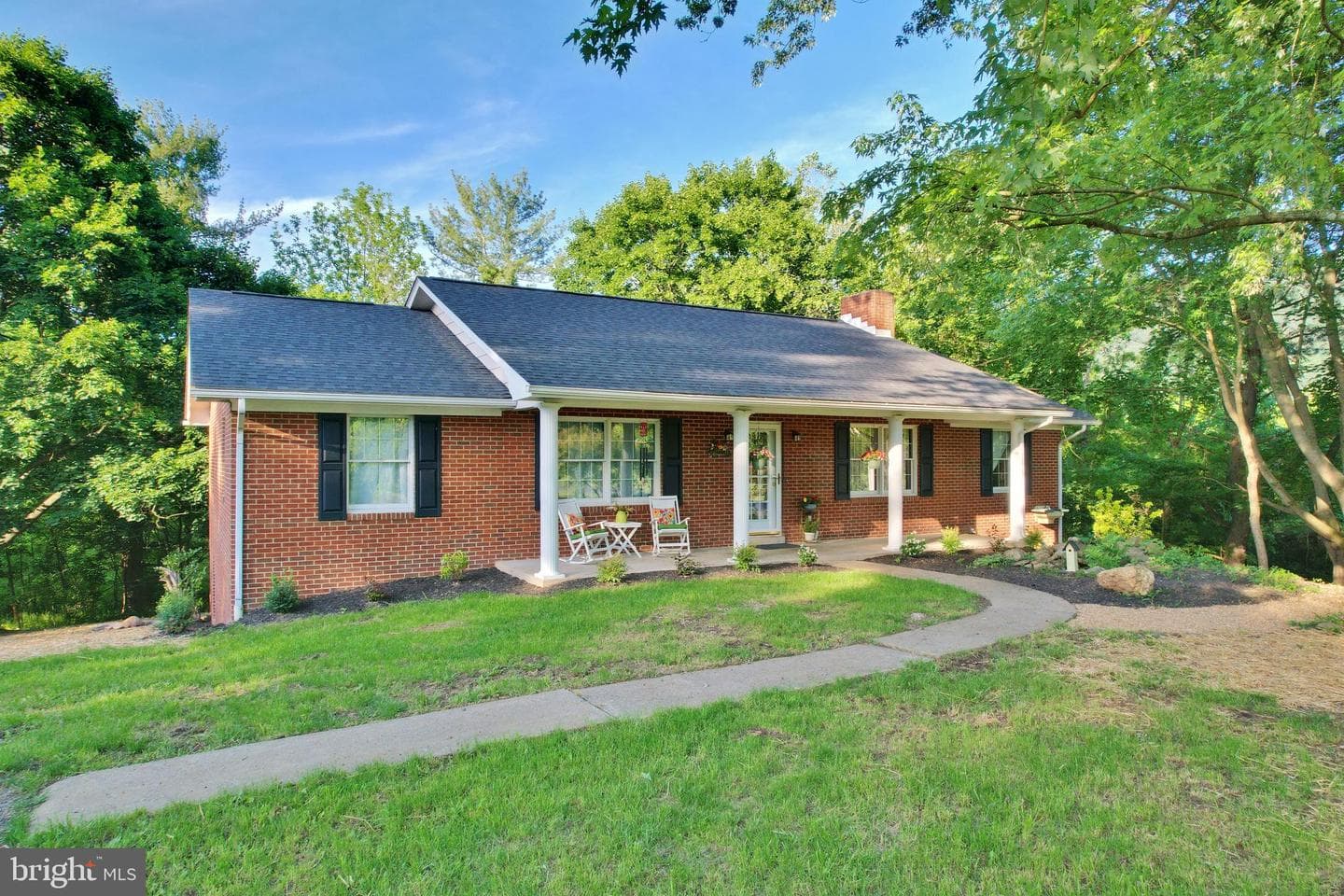 429 Hickory Lane photo 1
