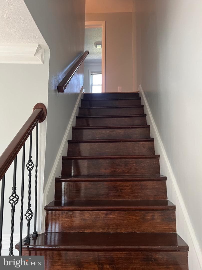 332 N Lee Street photo 19