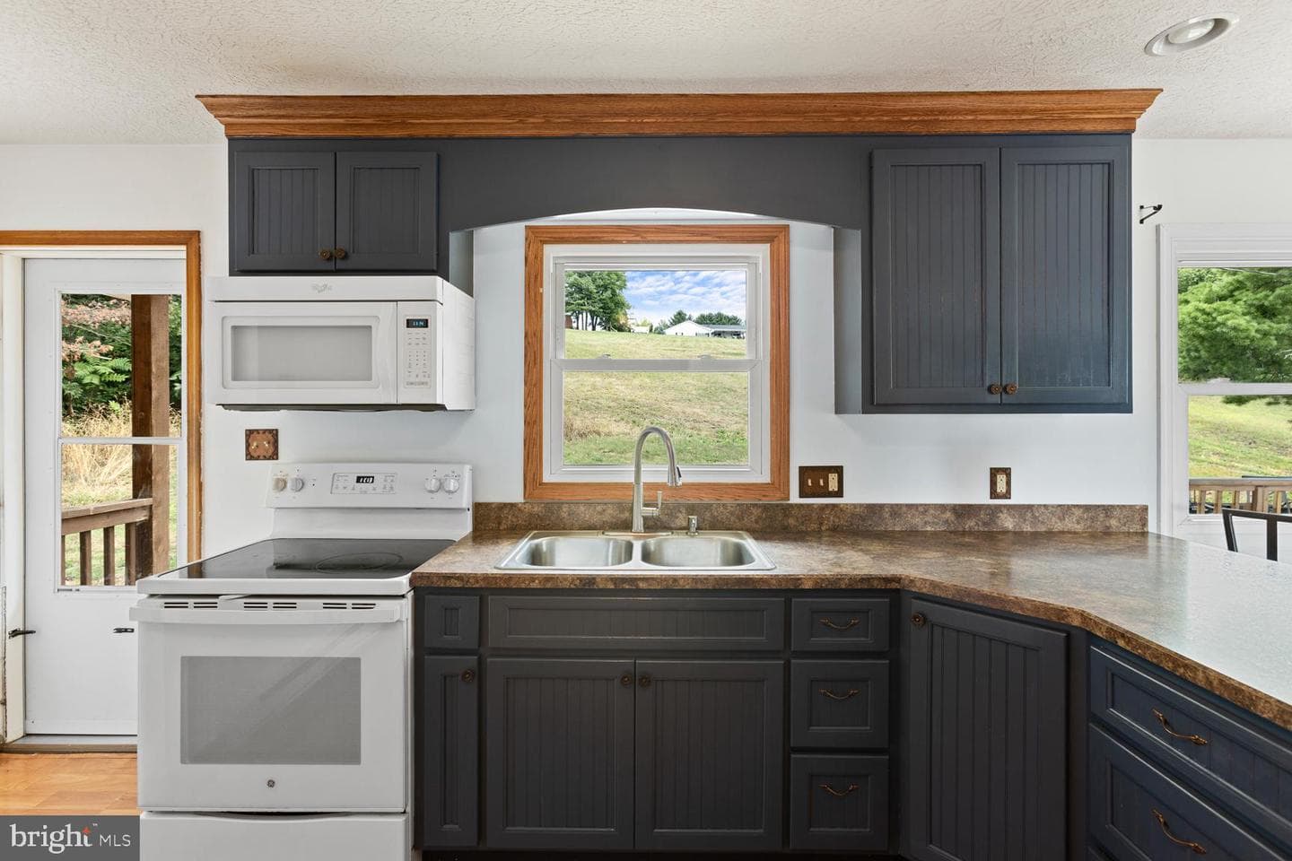 407 Sherman Road photo 9