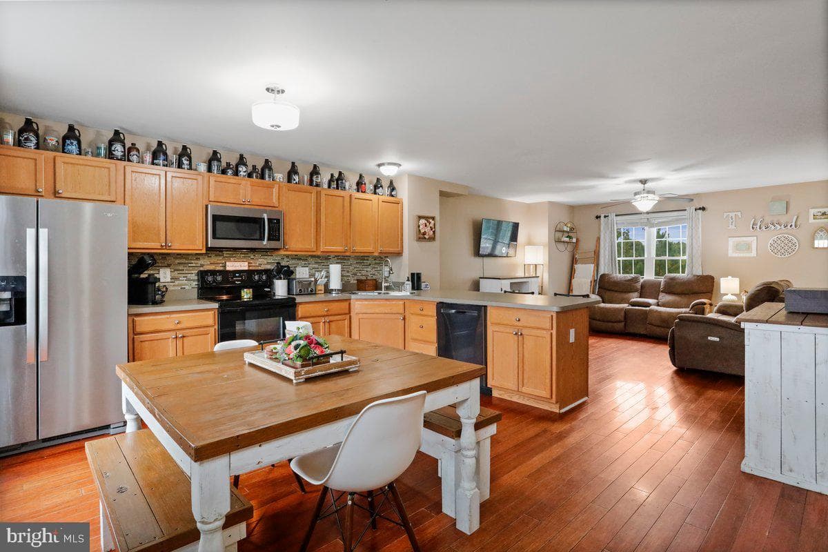 113 Kadies Lane photo 3