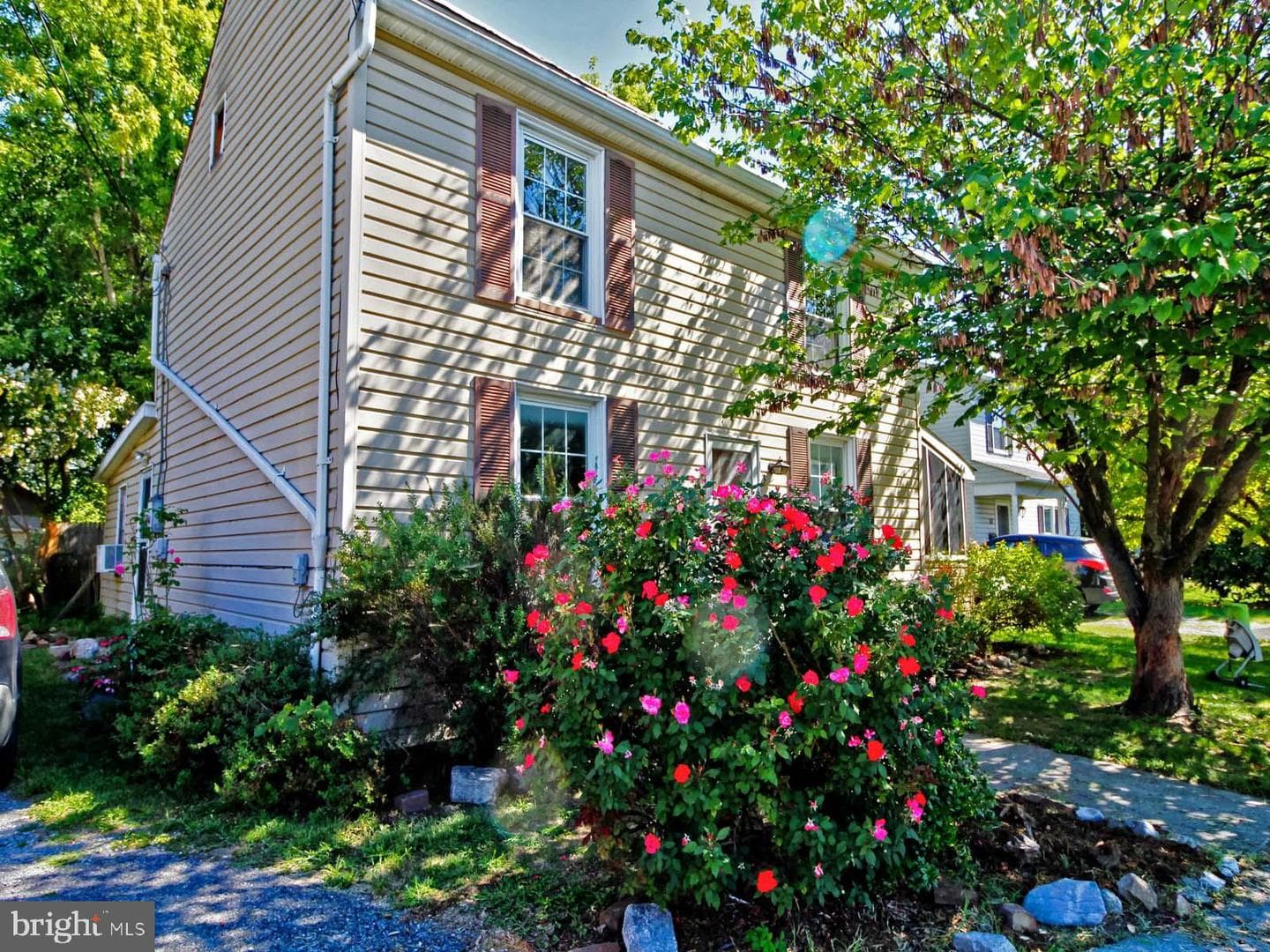 361 E Queen Street photo 1