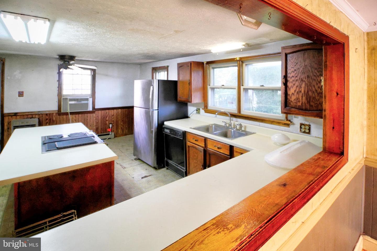 361 E Queen Street photo 10