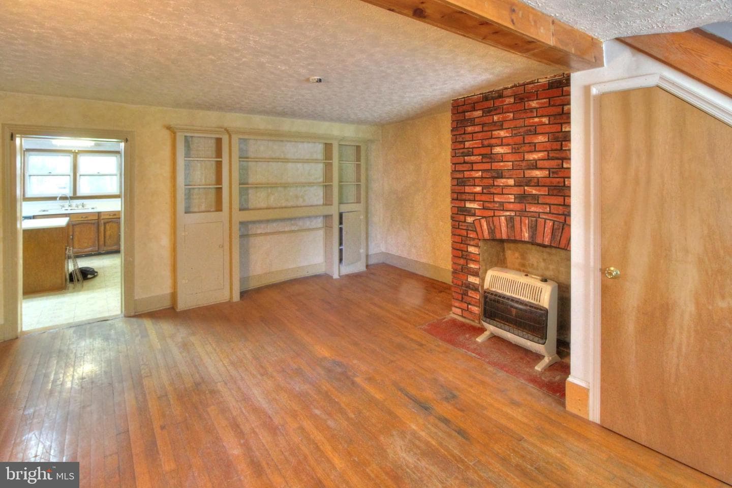361 E Queen Street photo 12