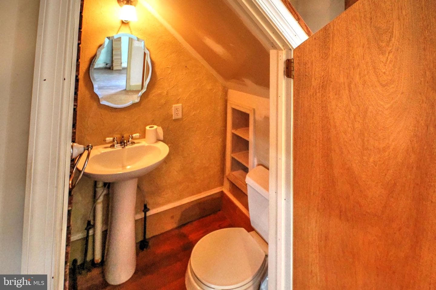 361 E Queen Street photo 14