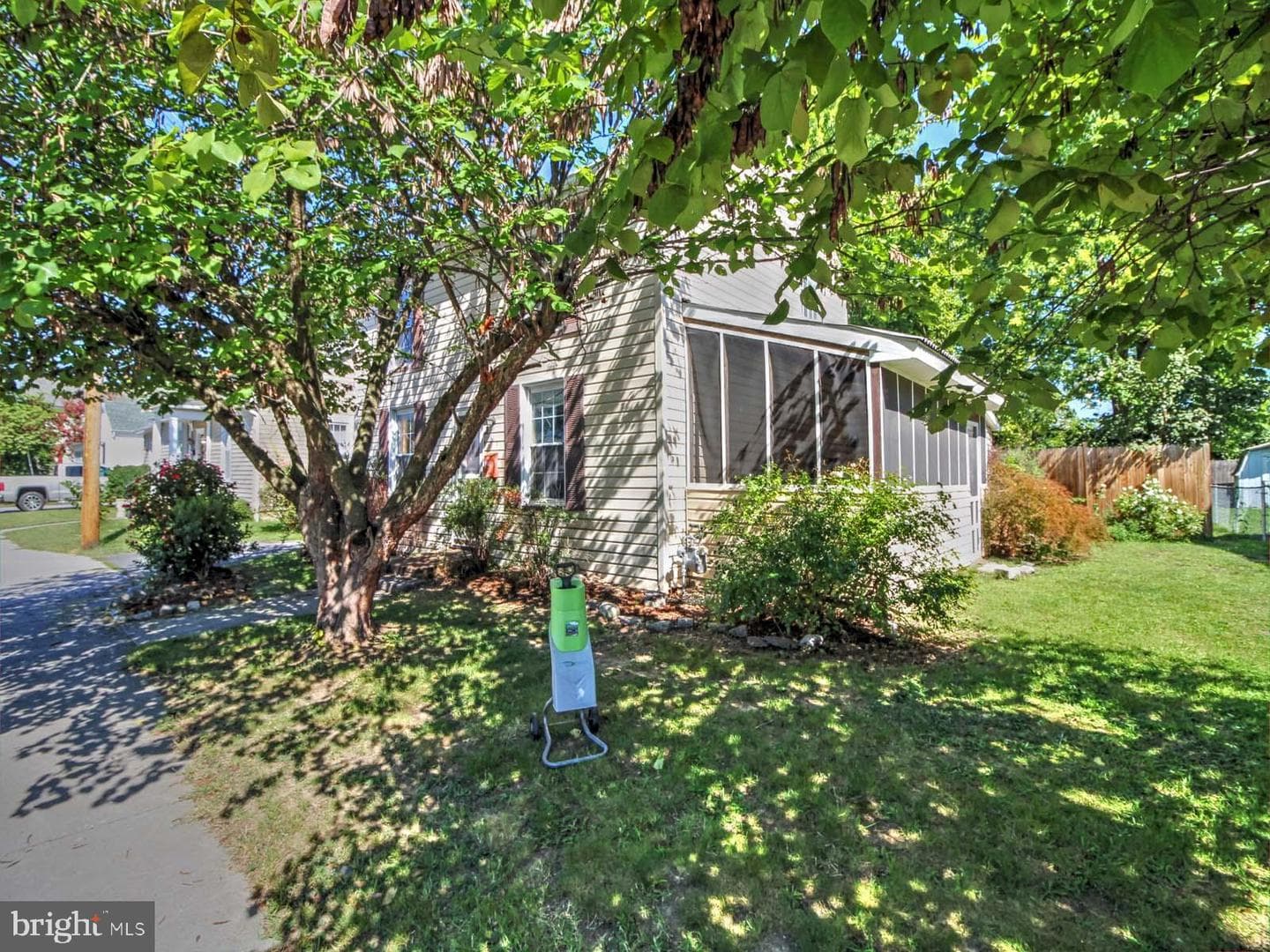 361 E Queen Street photo 2