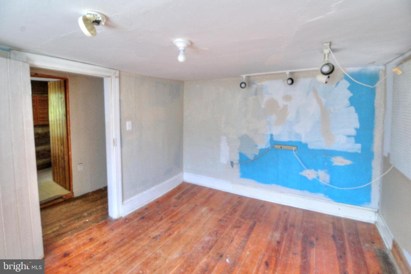 361 E Queen Street photo 21