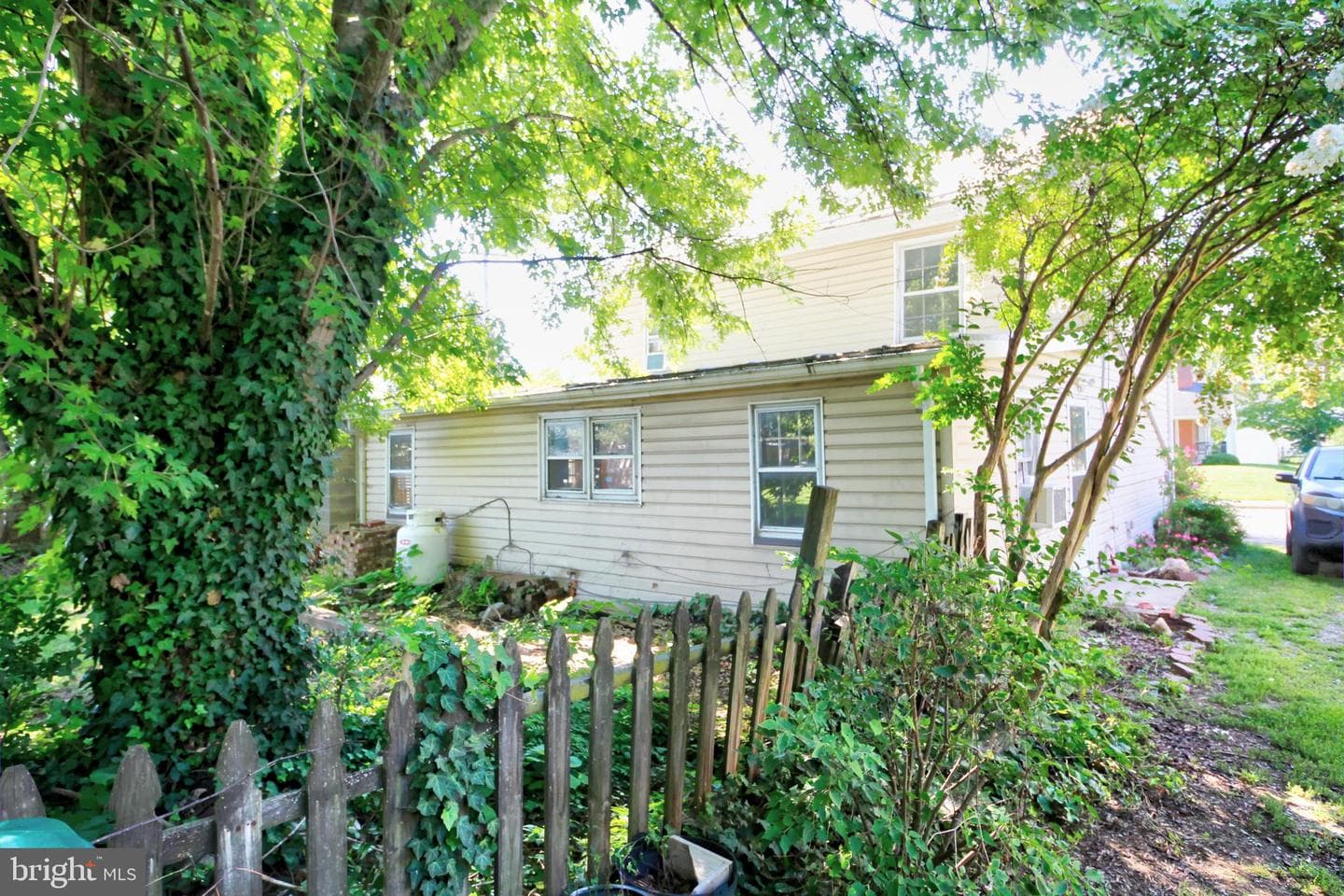 361 E Queen Street photo 23