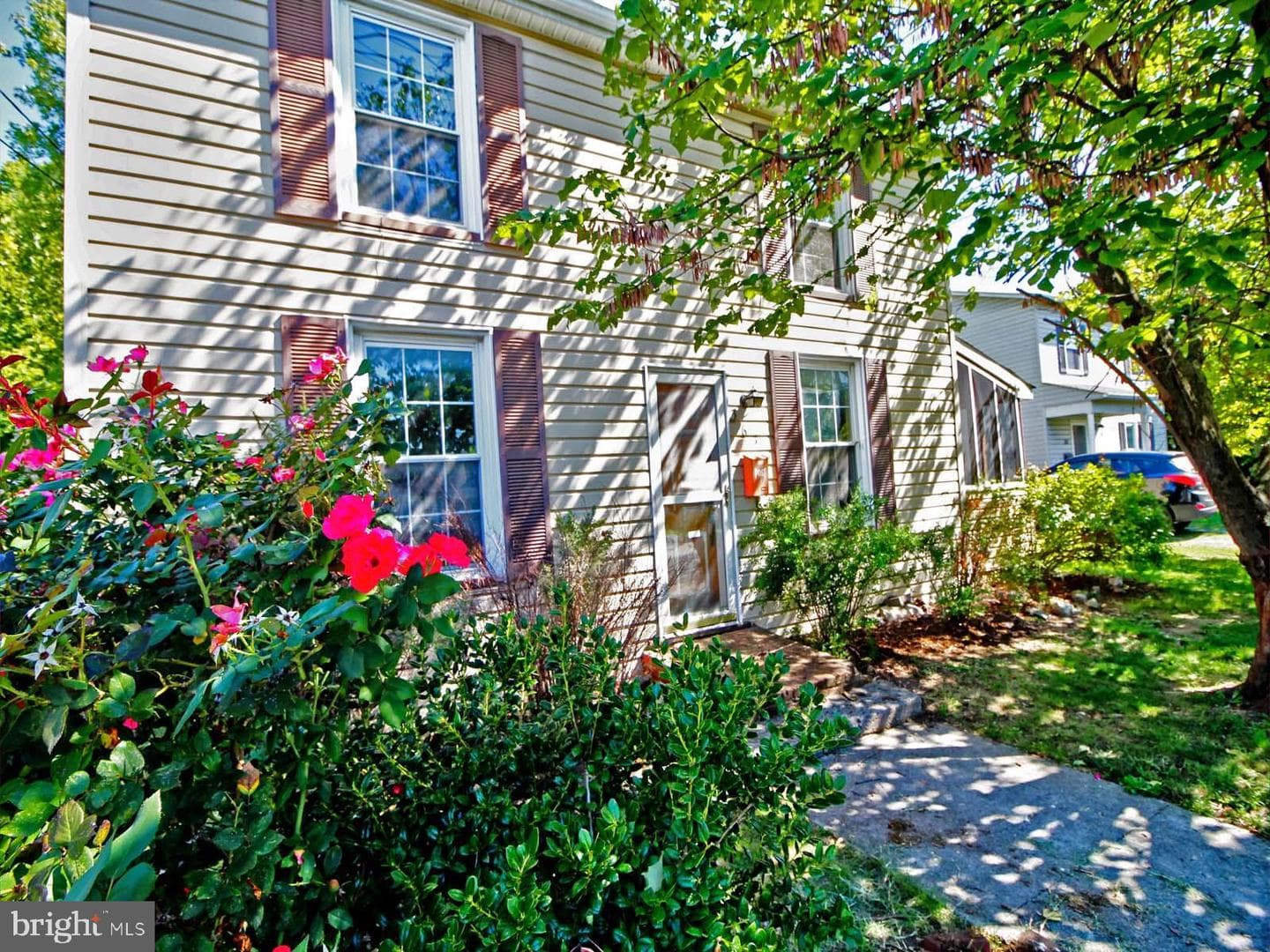 361 E Queen Street photo 29