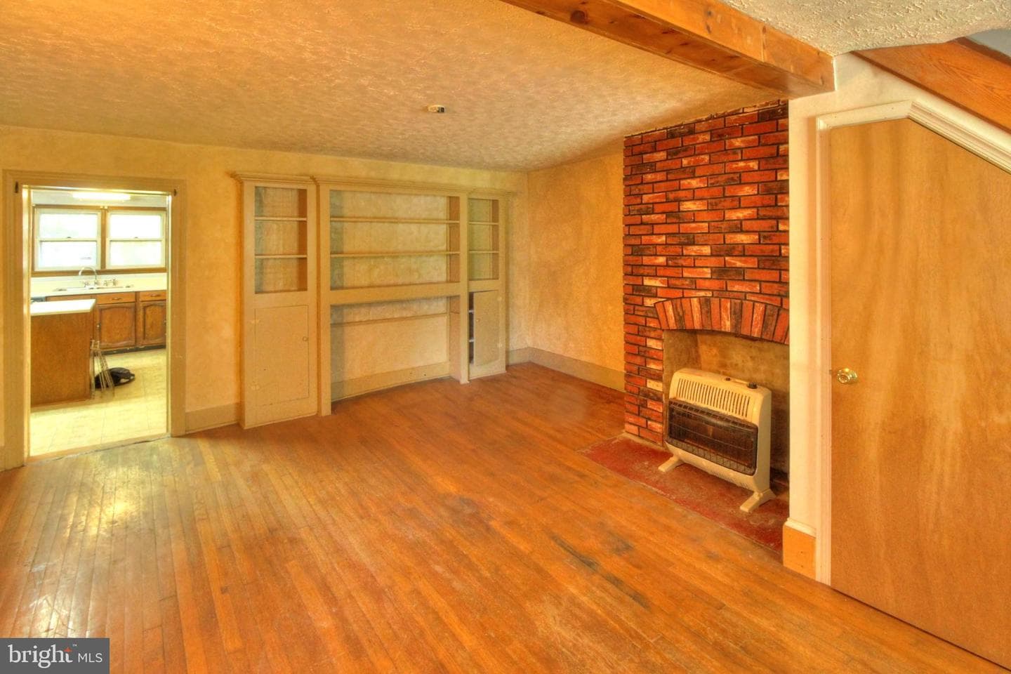 361 E Queen Street photo 3