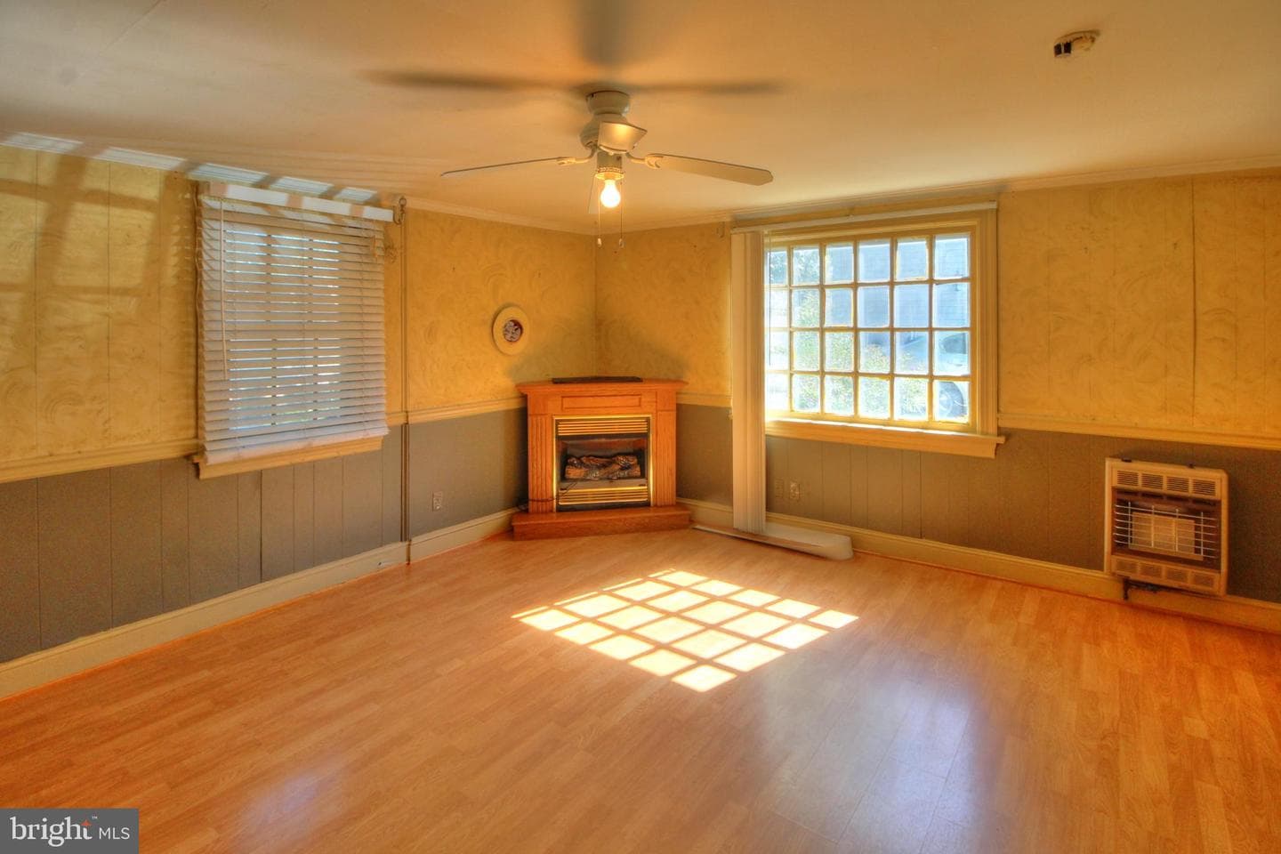 361 E Queen Street photo 5