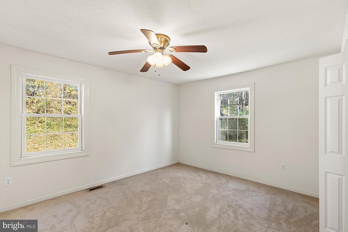 192 Mowry Lane photo 16