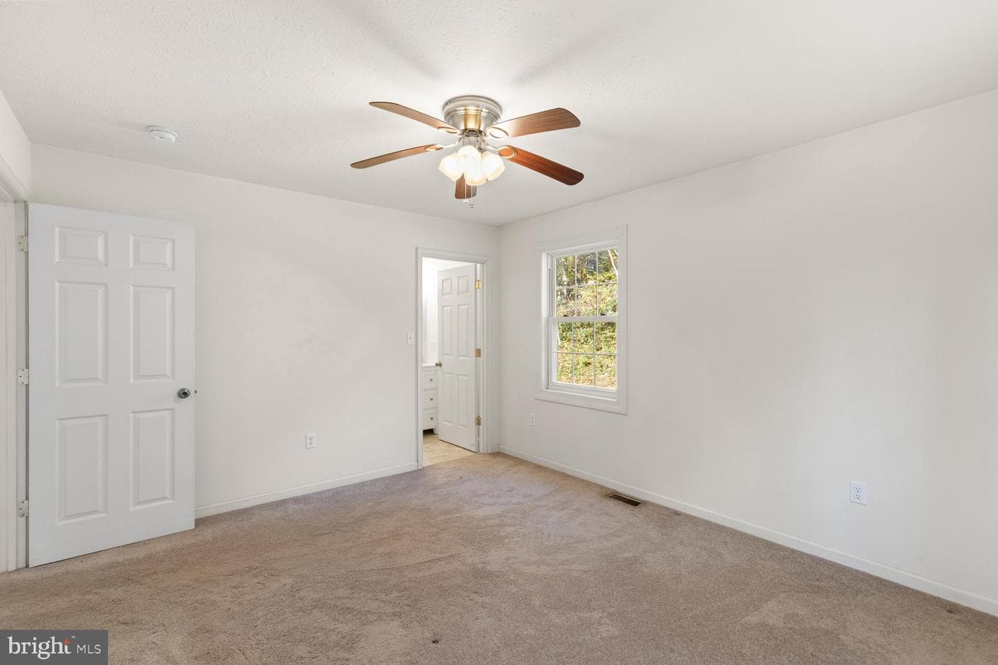 192 Mowry Lane photo 17