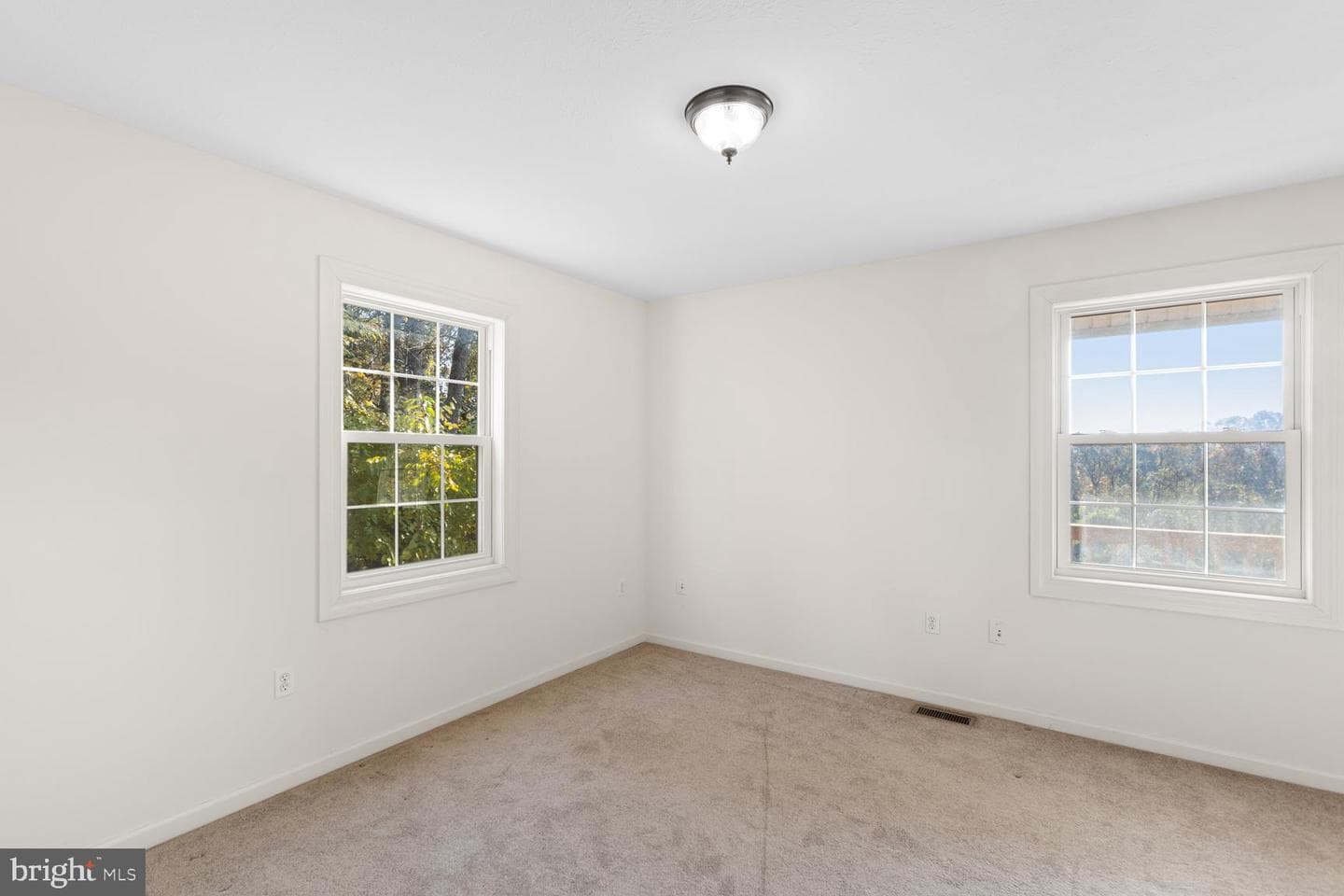 192 Mowry Lane photo 21