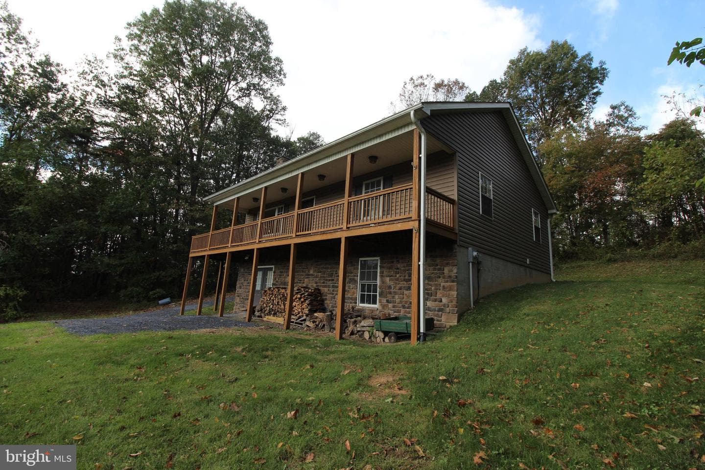 192 Mowry Lane photo 3