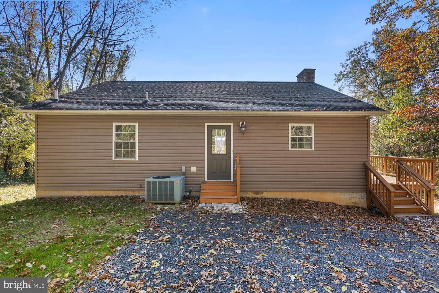 192 Mowry Lane photo 40