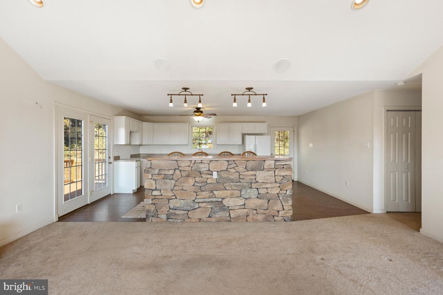 192 Mowry Lane photo 6