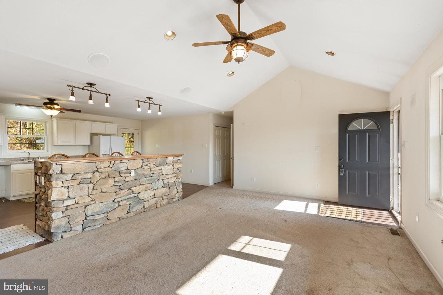 192 Mowry Lane photo 8