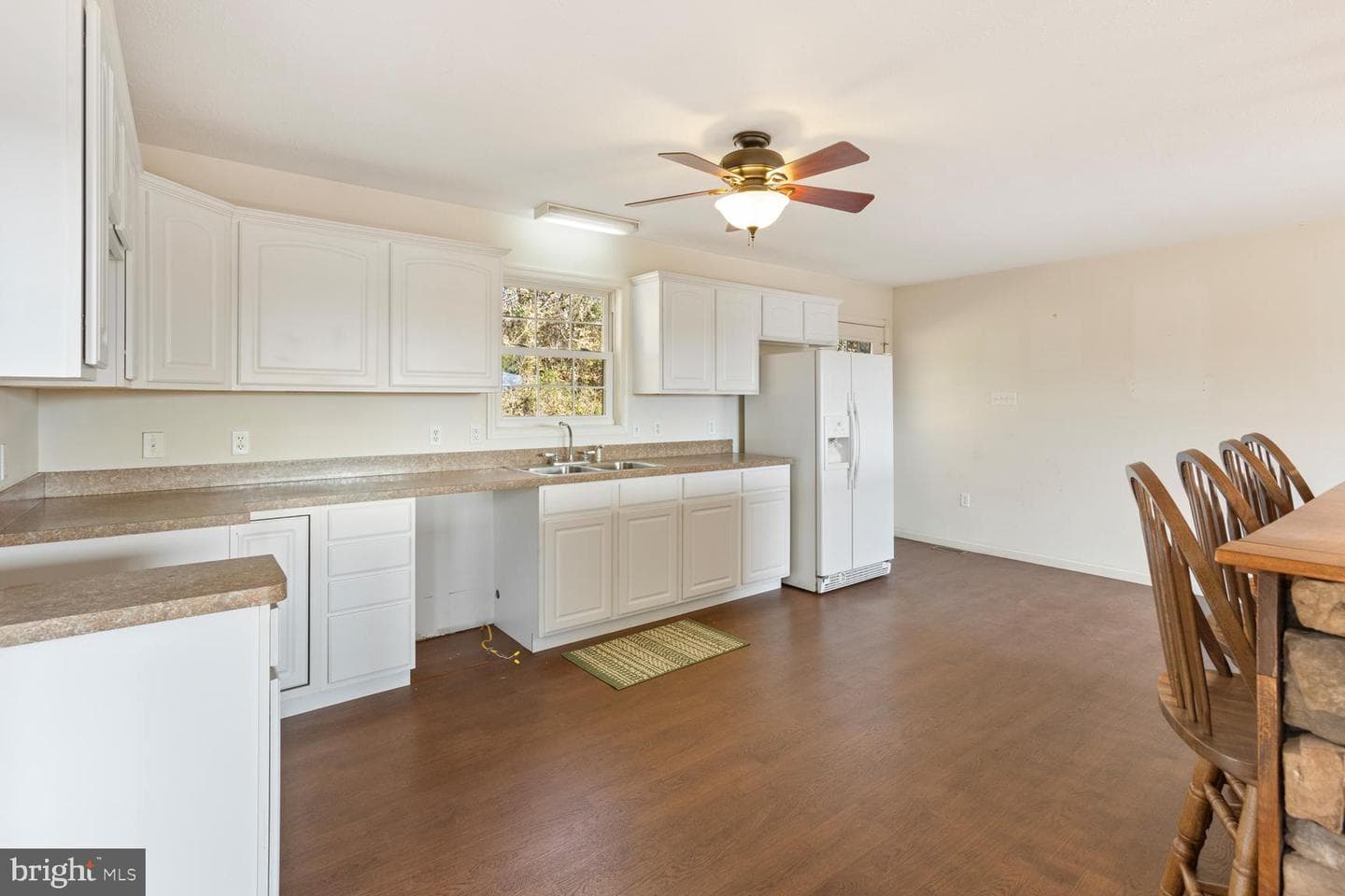 192 Mowry Lane photo 9