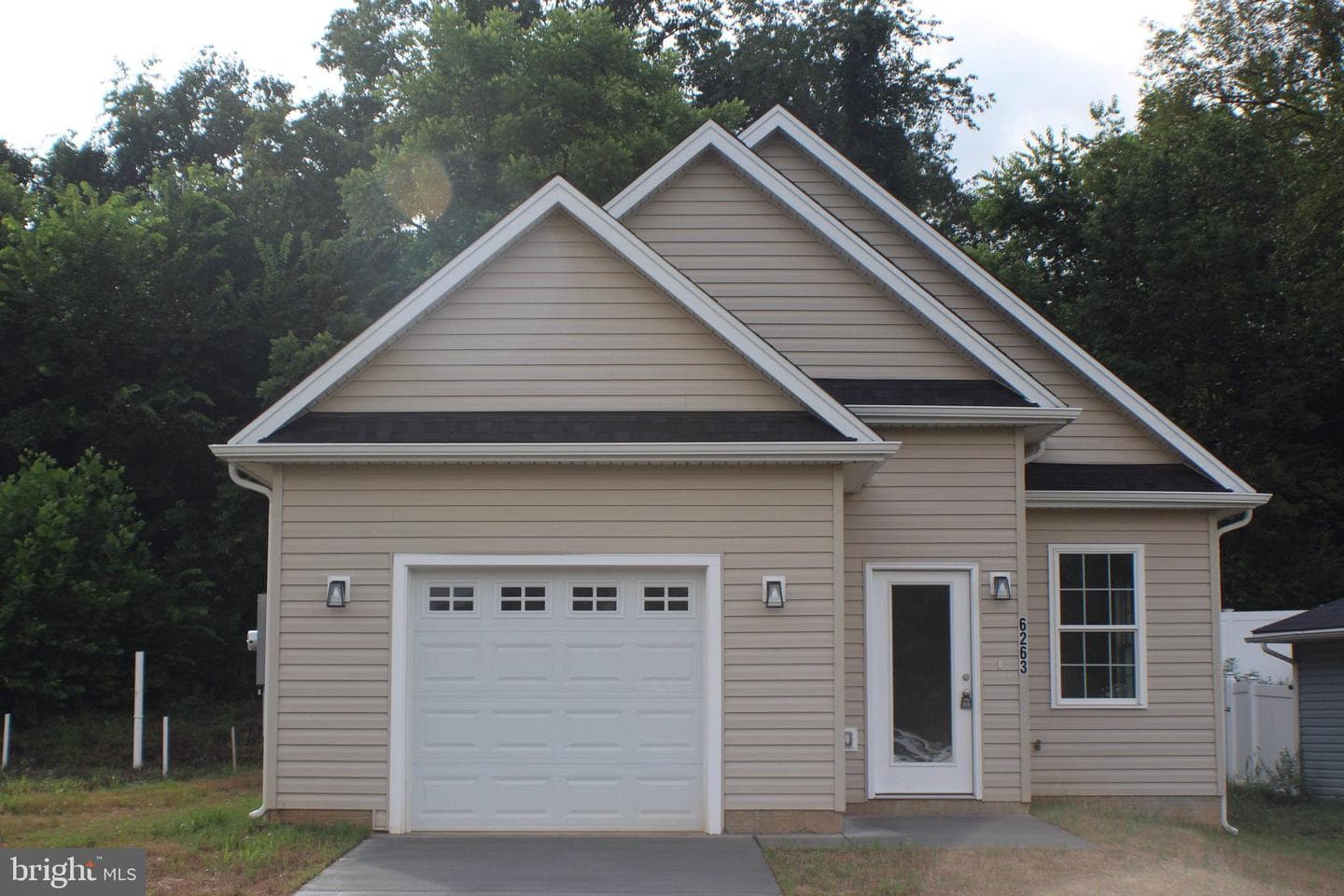 6263 Truxton Court photo 2