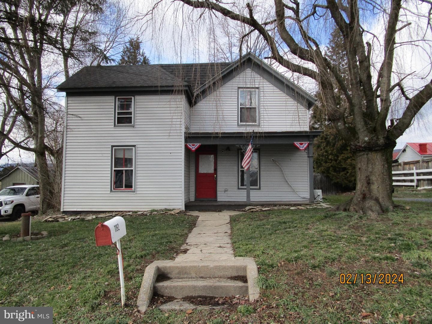 1192 Jadwyn Road photo 1