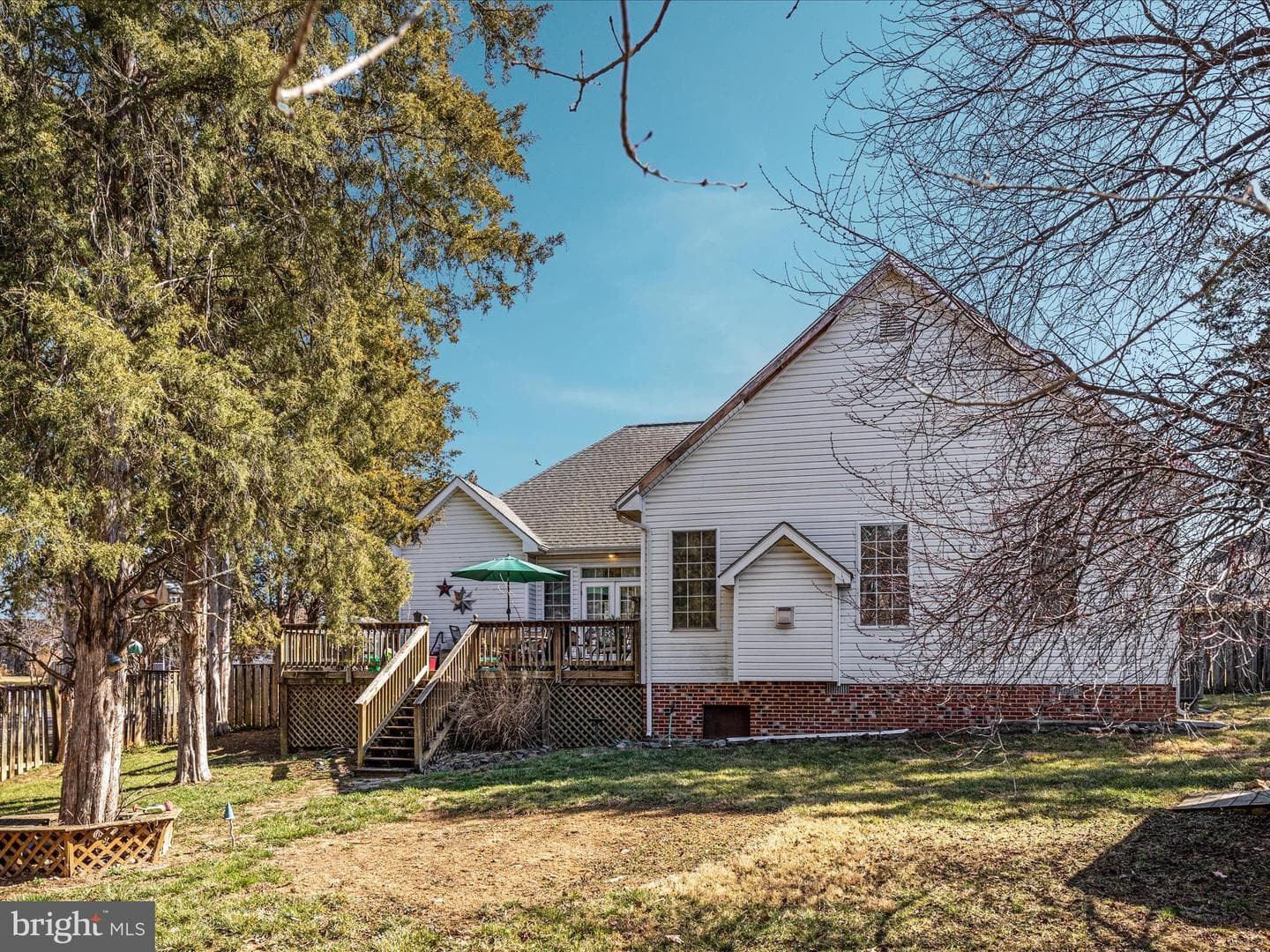 744 Crystal Lane photo 4