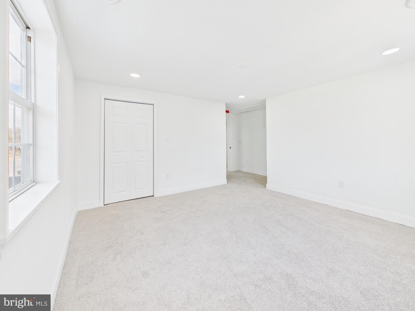 340 E Washington Street photo 9
