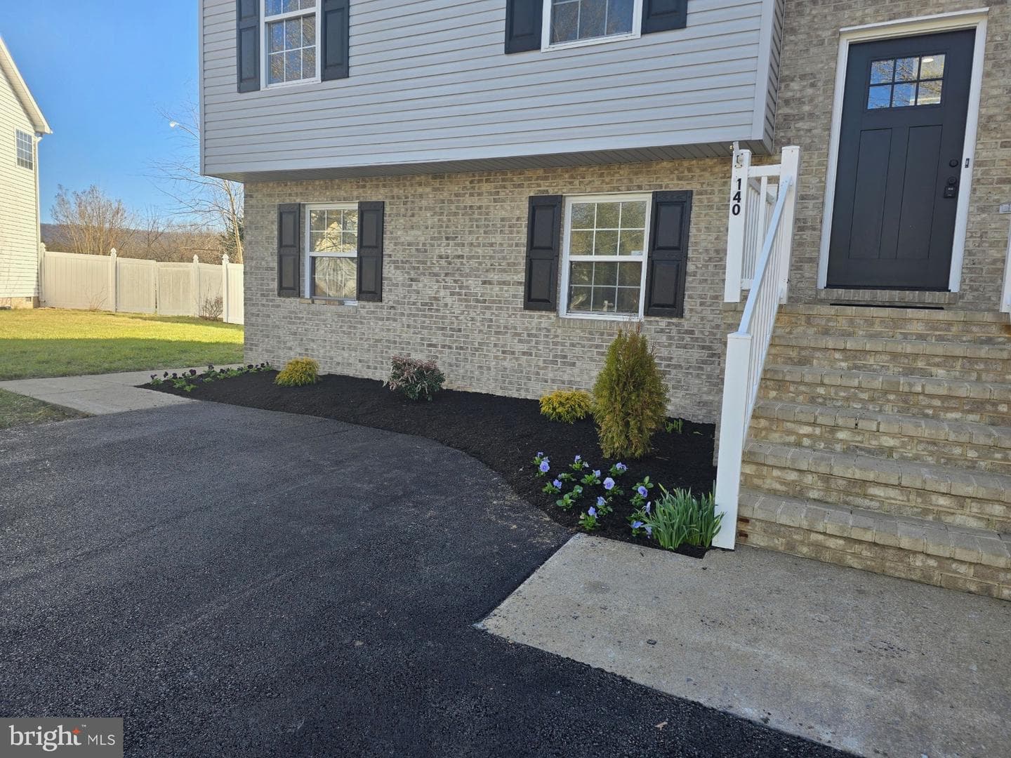 140 Hillview Drive photo 2