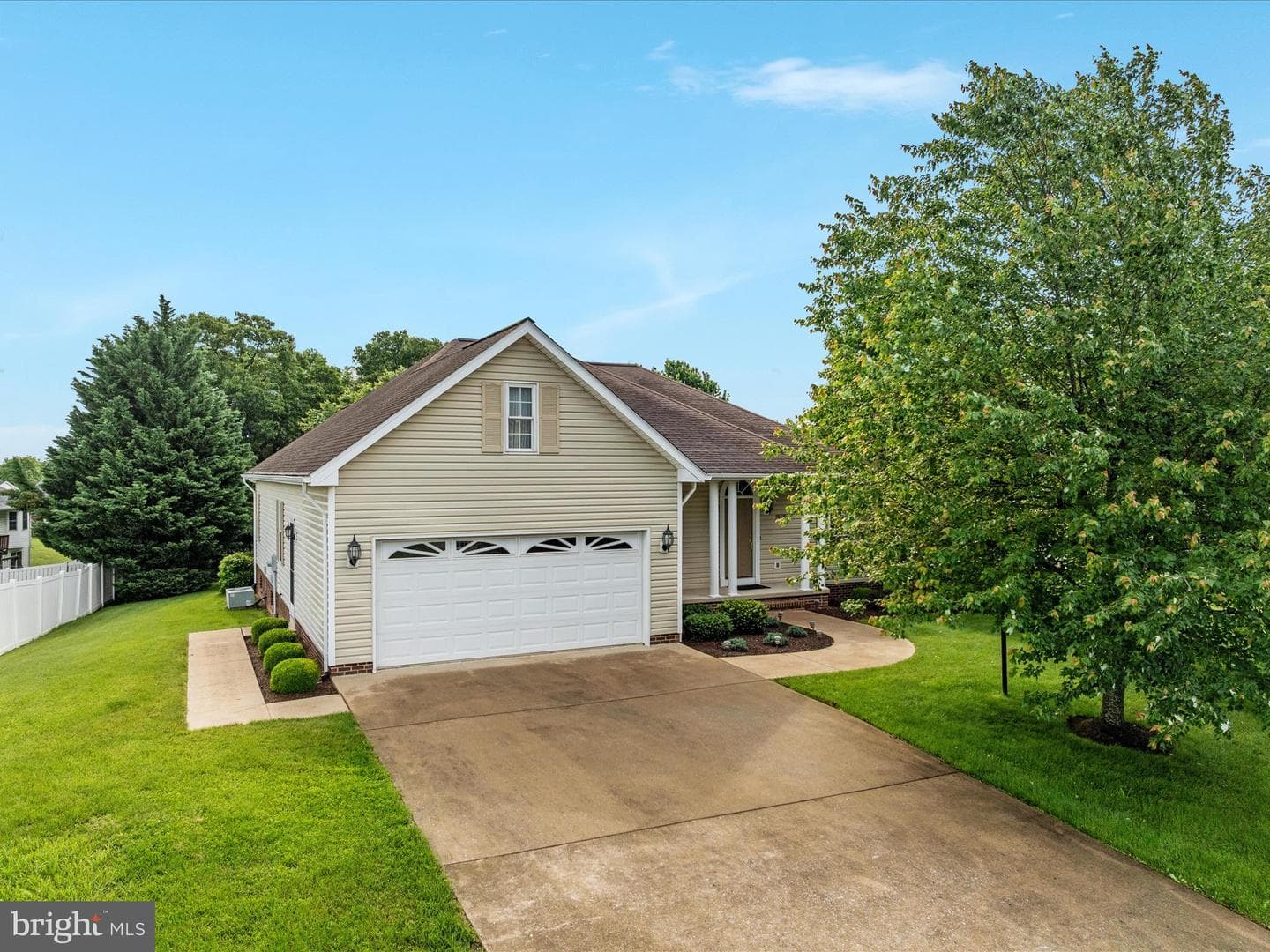 565 Fulton Drive photo 3