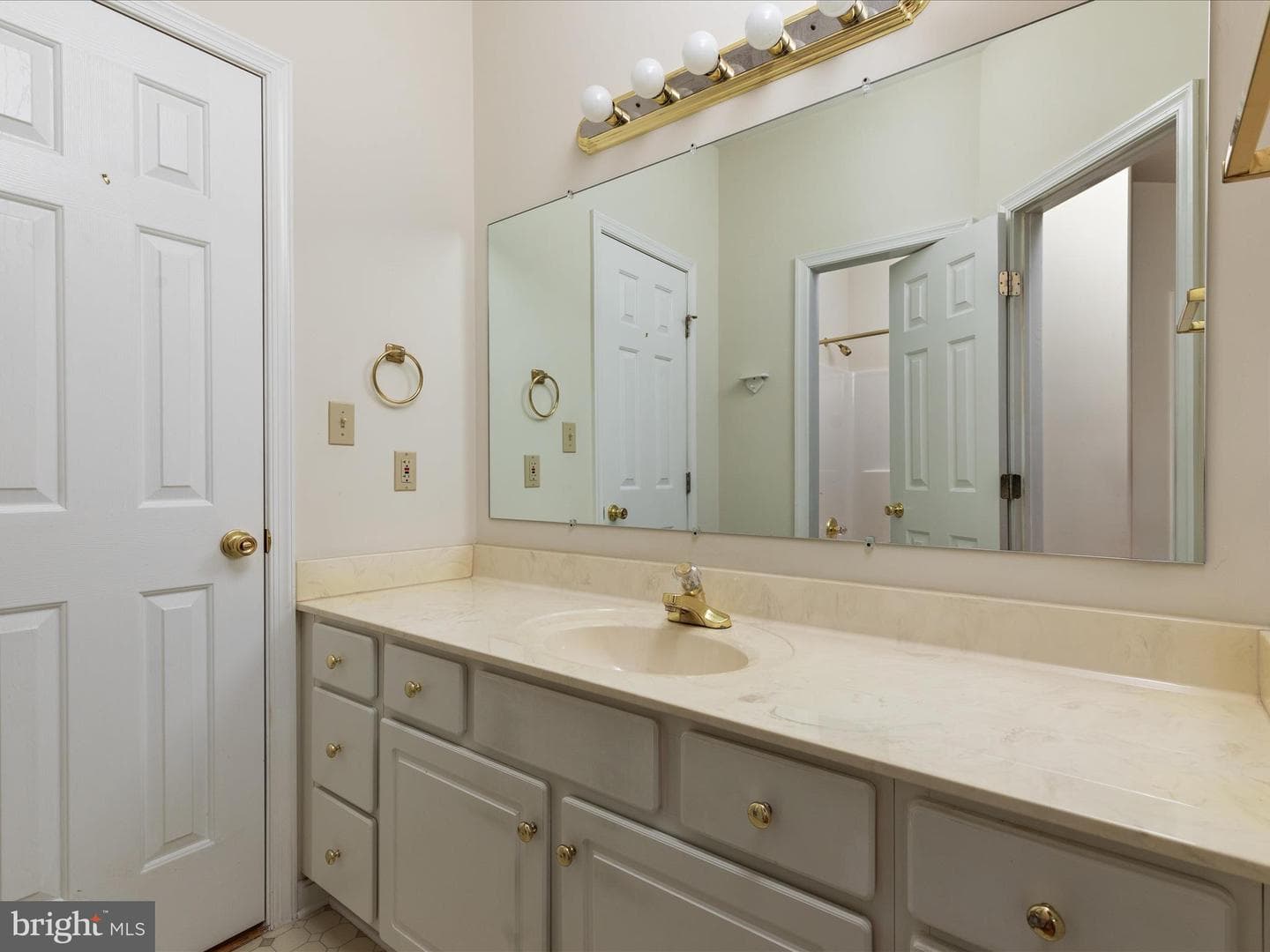 565 Fulton Drive photo 33