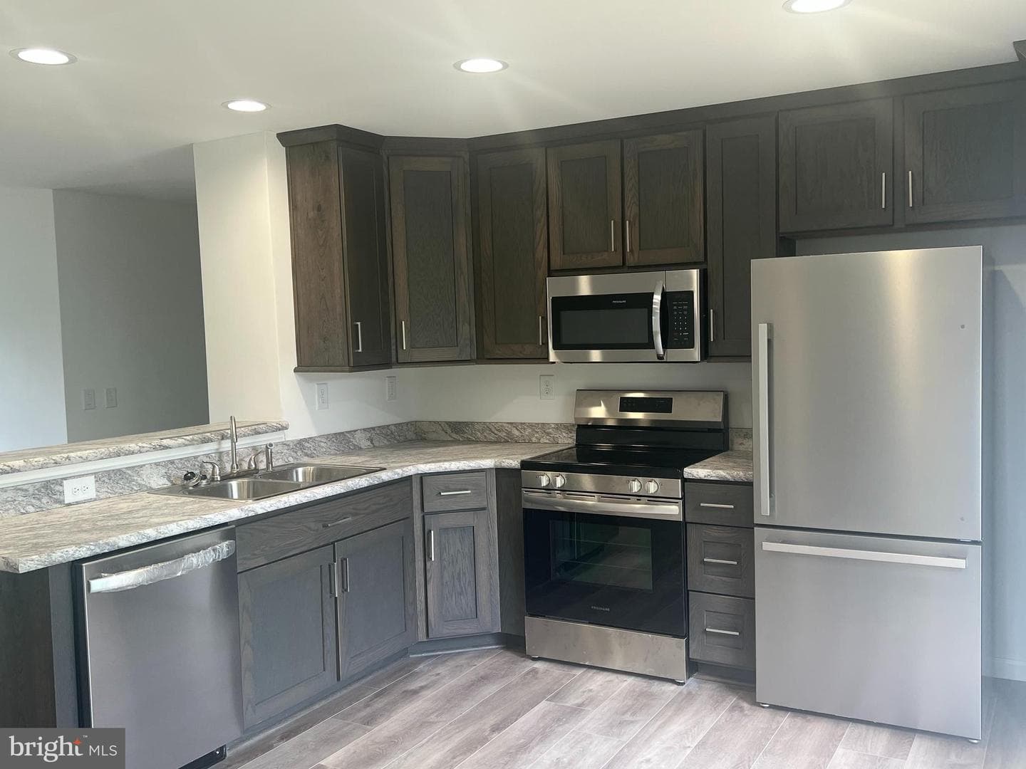 5830 Broad Street photo 2
