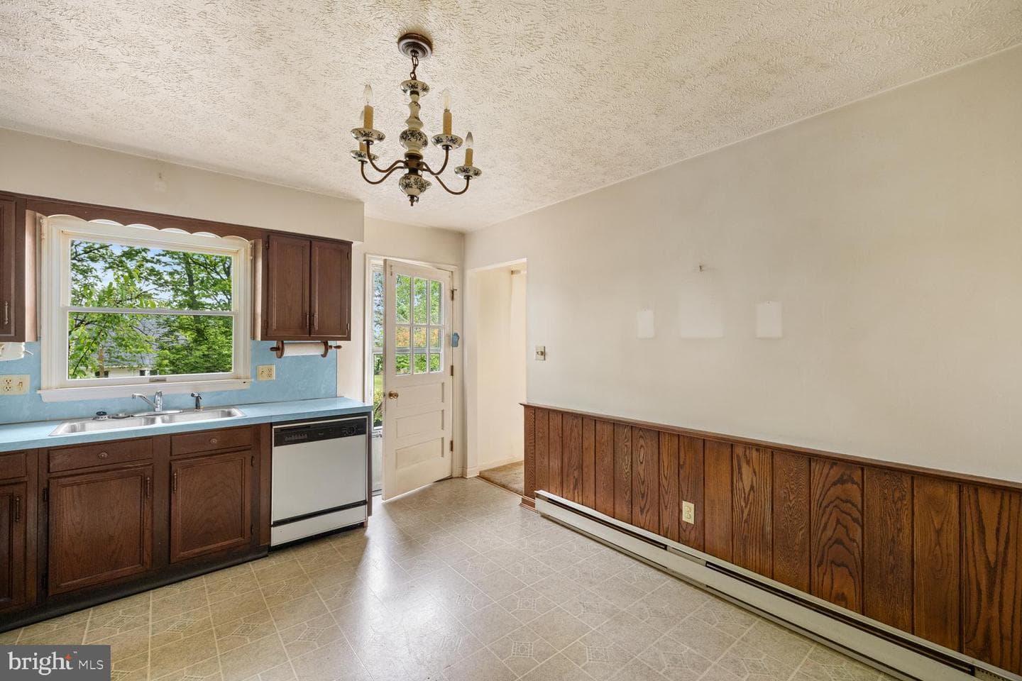 320 Dawn Avenue photo 17