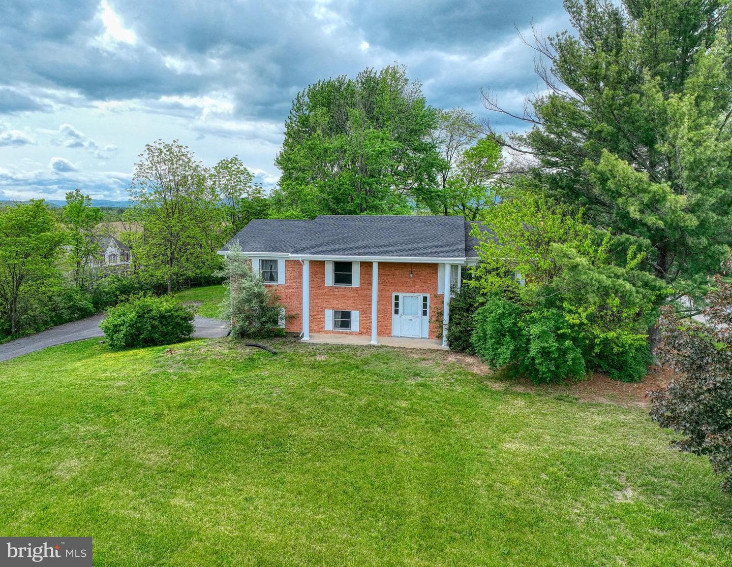 320 Dawn Avenue photo 2