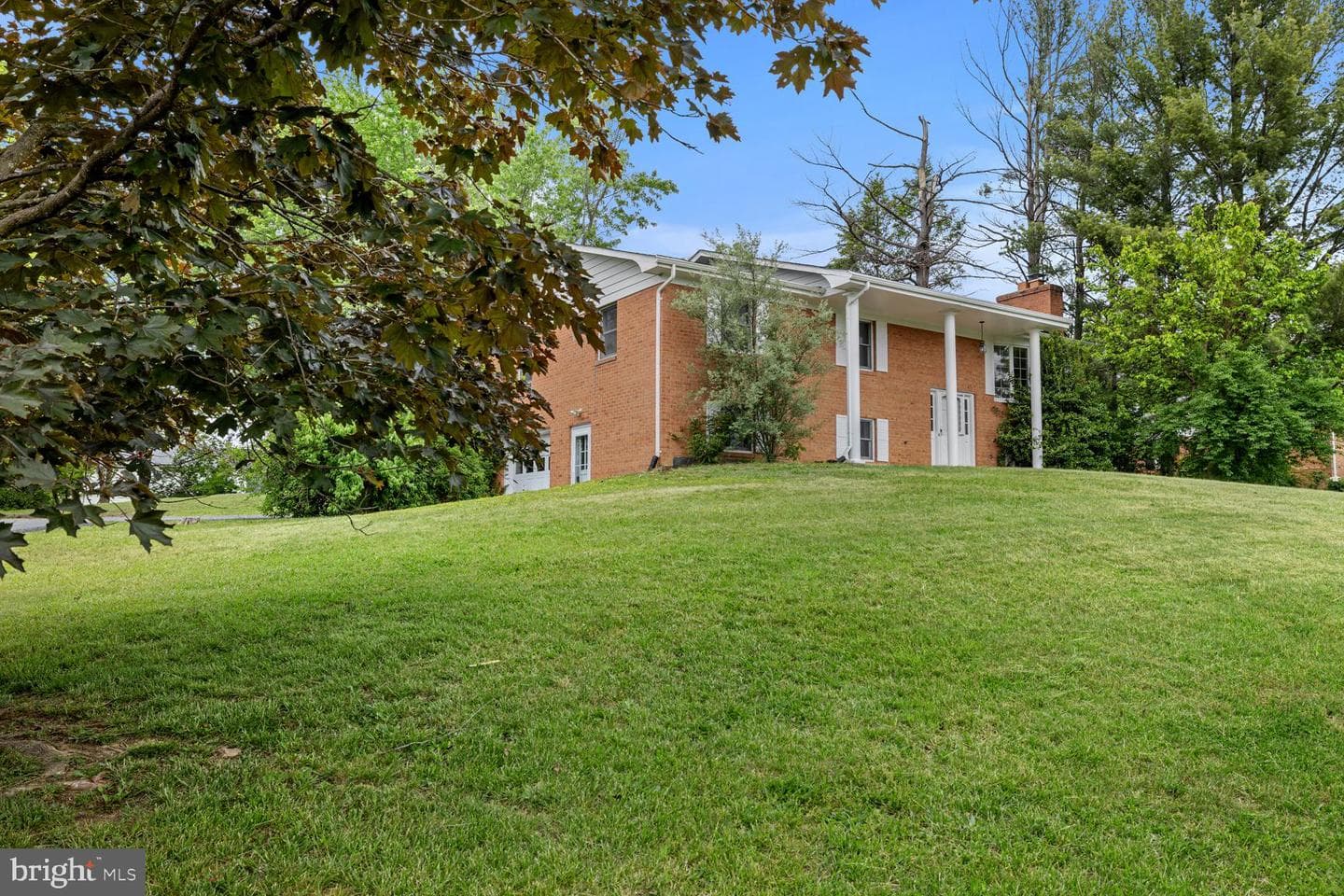 320 Dawn Avenue photo 4