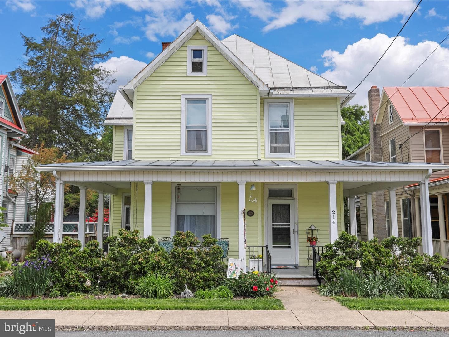 214 Center Street photo 1